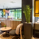 Paris Vélizy 3*