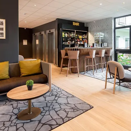Hotel Paris Velizy 3*
