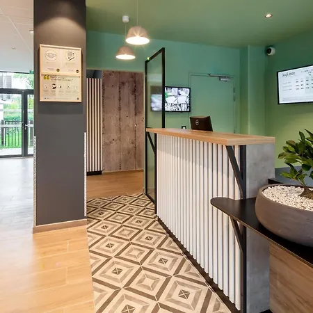 Hotel Paris Velizy 3*