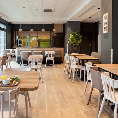 Hotel Paris Velizy 3*
