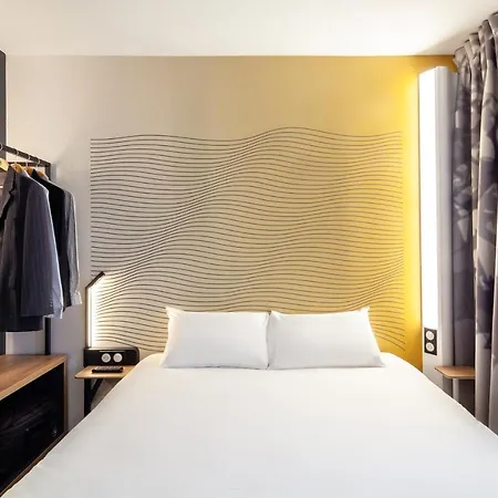 Paris Velizy فندق
