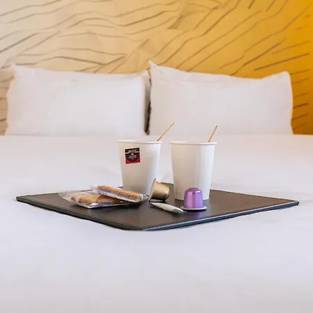 Paris Velizy فندق 3*