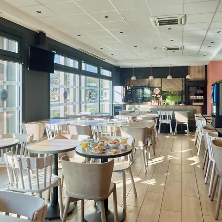 Paris Velizy 호텔 3*