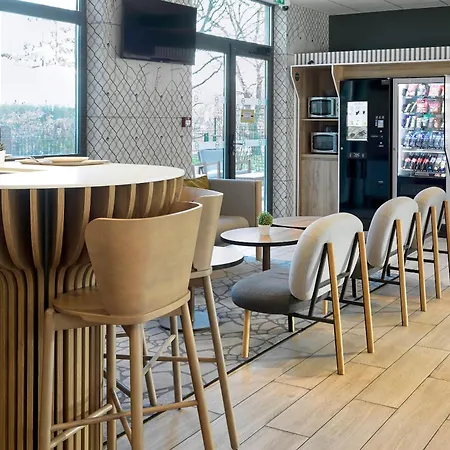 Hotel Paris Velizy 3*