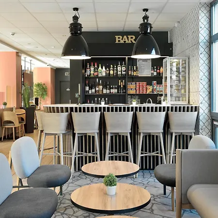 Paris Velizy فندق