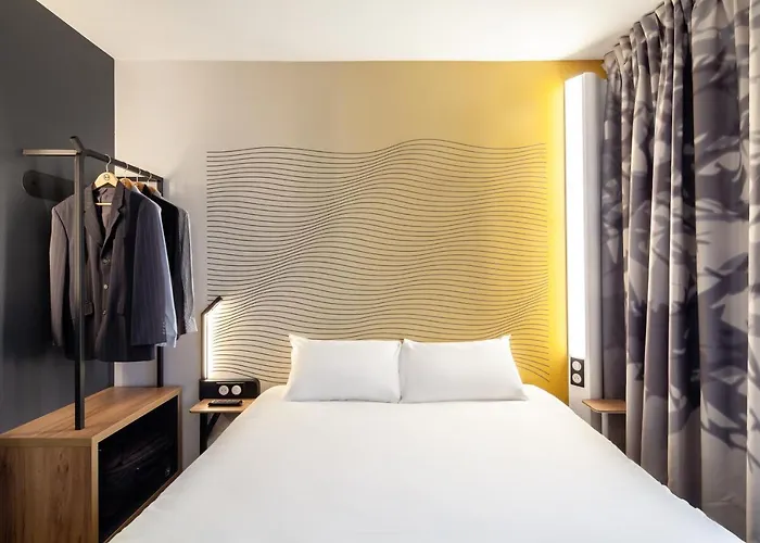 Paris Velizy فندق