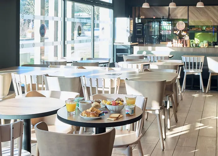 فندق Paris Velizy 3*